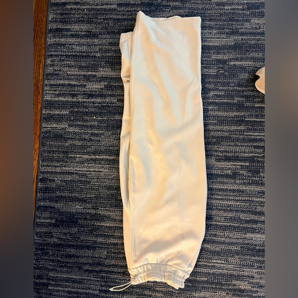 Lululemon softstreme white opal wide leg crop size 10